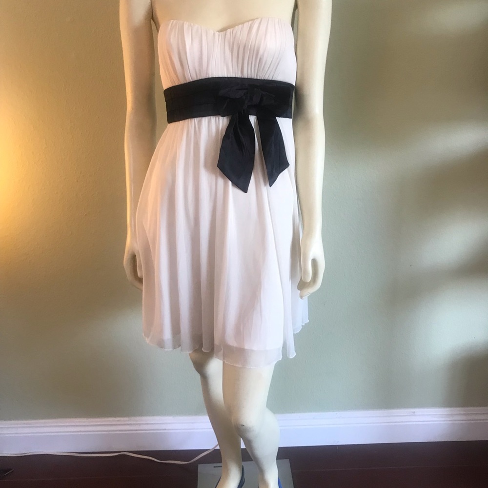“NEW ARRIVALS” XXI Label White strapless Dress Size M